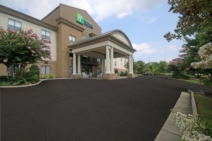 Holiday Inn Express Troutville-Roanoke North an IHG Hotel - image 1