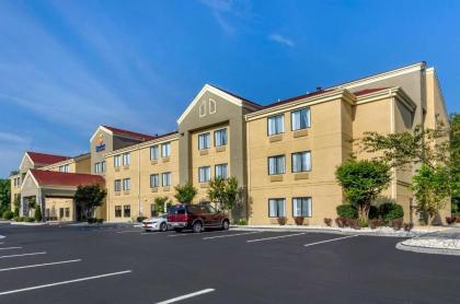 Comfort Inn & Suites Troutville - Roanoke North / Daleville - image 5