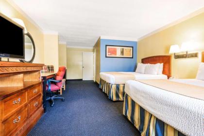 Days Inn by Wyndham Troy - image 9