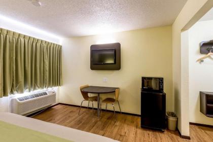 Motel 6-Troy IL - image 7