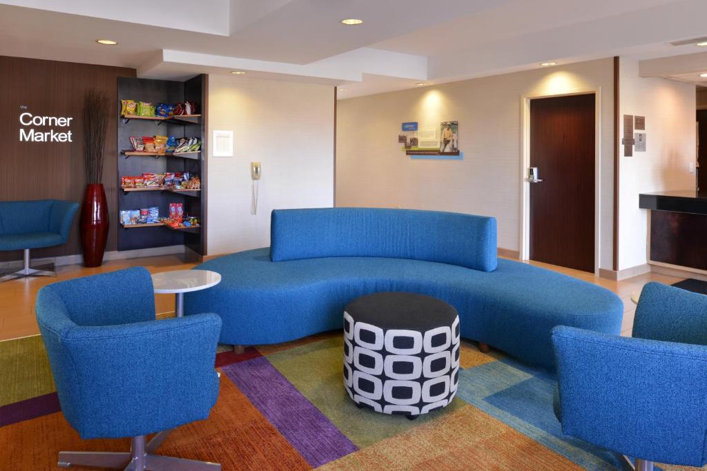 Fairfield Inn and Suites by Marriott Dayton Troy - image 3