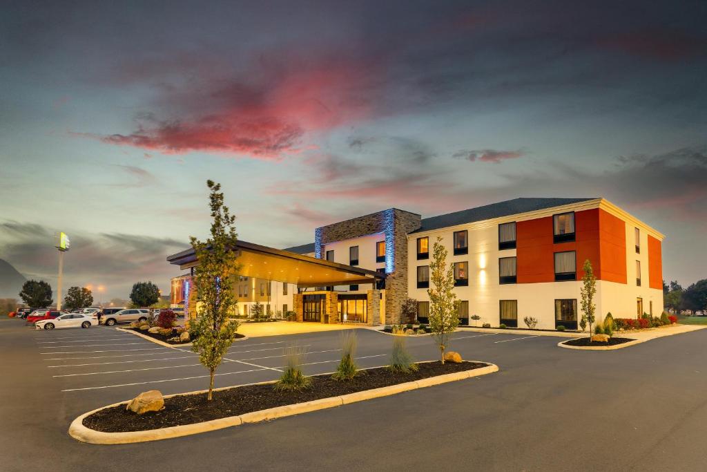 Holiday Inn Express & Suites Troy an IHG Hotel - main image