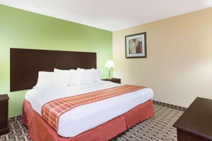 Days Inn & Suites by Wyndham Madison Heights MI - image 9