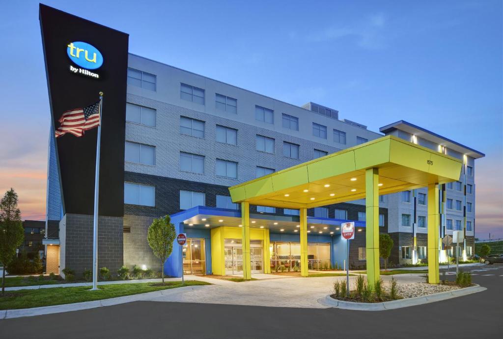 Tru By Hilton Troy Detroit Mi - image 6