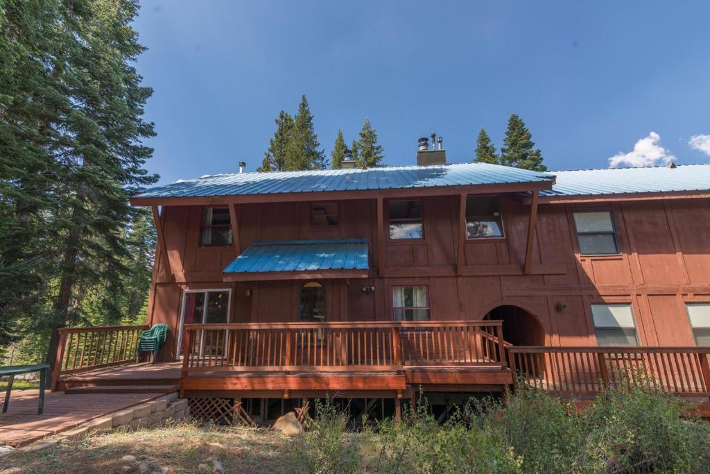 Zurich Den by Tahoe Truckee Vacation Properties - main image