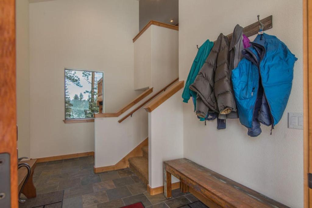 Fickes by Tahoe Truckee Vacation Properties - image 3