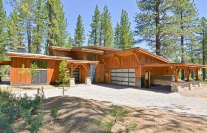 11090 Henness Road Home truckee