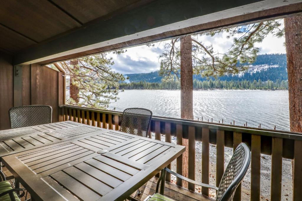 Donner Lake Retreat - main image