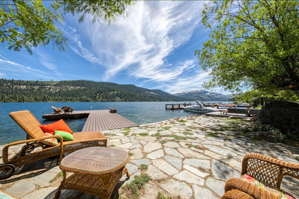 Lake Front Family Home at Donner - main image