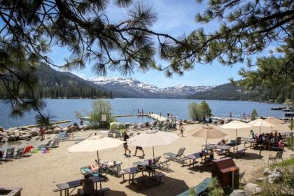 Lake Front Family Home at Donner - image 3