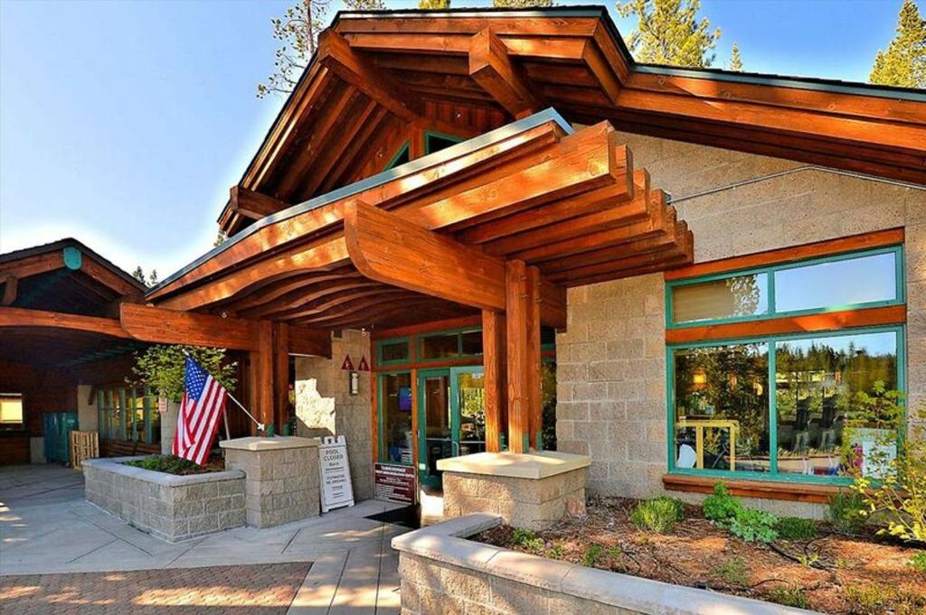 Trailside Villa by Tahoe Truckee Vacation Properties - image 2