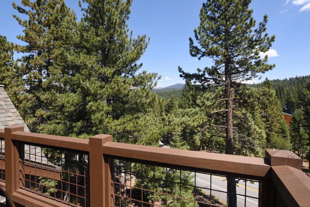 Luxury 4BD Townhome at Village at Northstar - Village Walk 37 - image 4