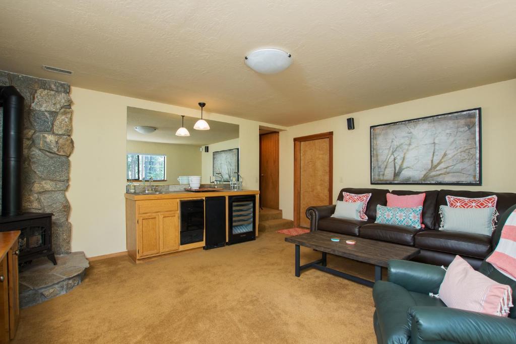 Beautiful Northstar Home with Golf Course View. Free Grocery Delivery! - image 3