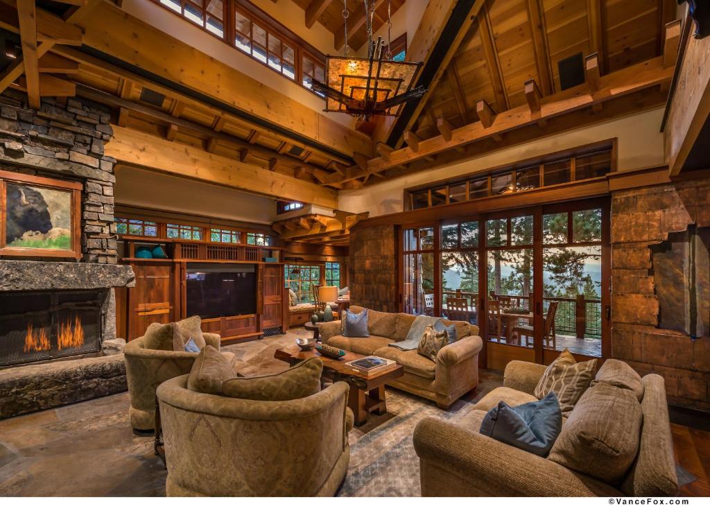 Stunning Big Springs Residence with Private Hot Tub! - Gray Wolf Northstar - main image