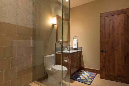 Luxury 4BD True Ski-In/Ski-Out Mid-Mountain Residence - Trailside Northstar - image 4