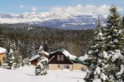 Quiet Chalet with Big Views   Walk to tahoe Skiing truckee California