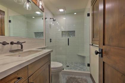 Sleek Ski-in and Ski-Out Northstar Resort Condo with Pool - image 14