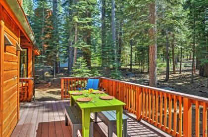 Cozy truckee and Northstar Cabin with Den and Fireplace California