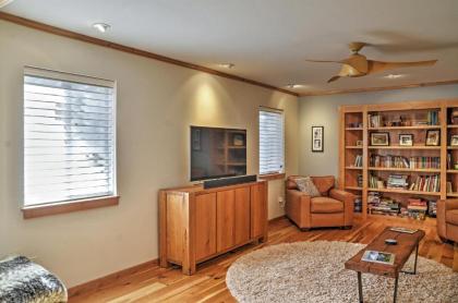 Cozy Truckee and Northstar Cabin with Den and Fireplace! - image 16