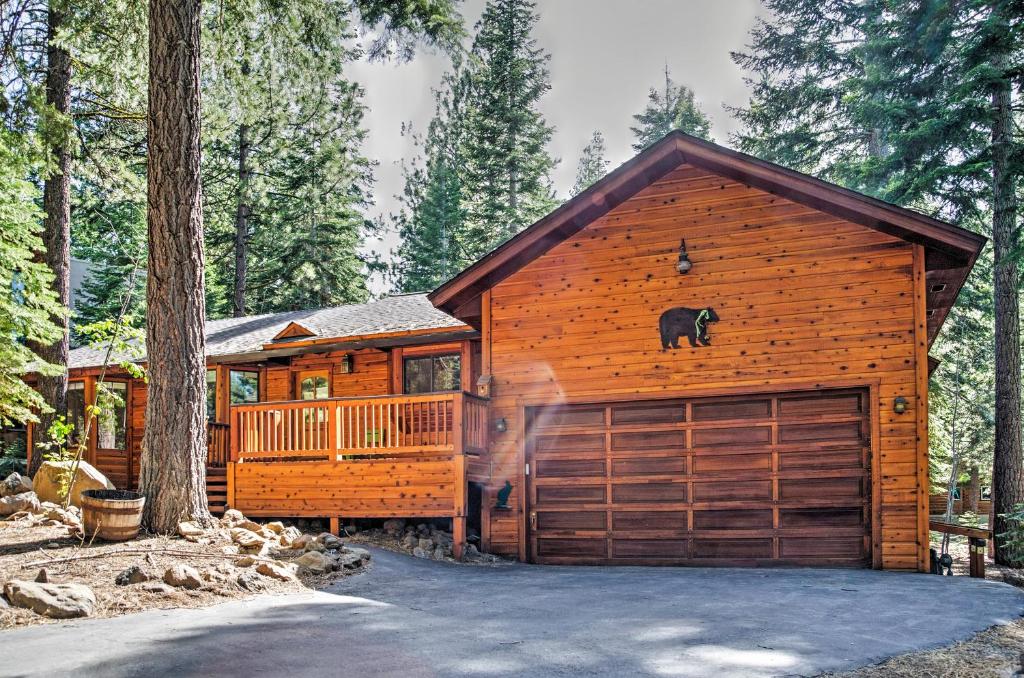 Cozy Truckee and Northstar Cabin with Den and Fireplace! - image 7