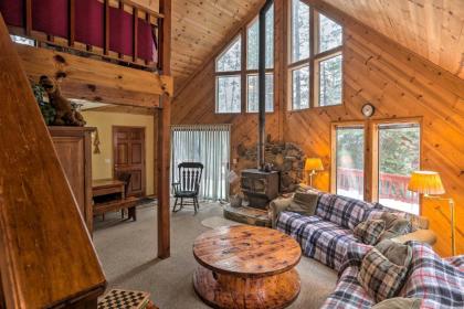 Outdoorsy Cabin Retreat Less Than 2 Miles to Donner Lake! - image 2