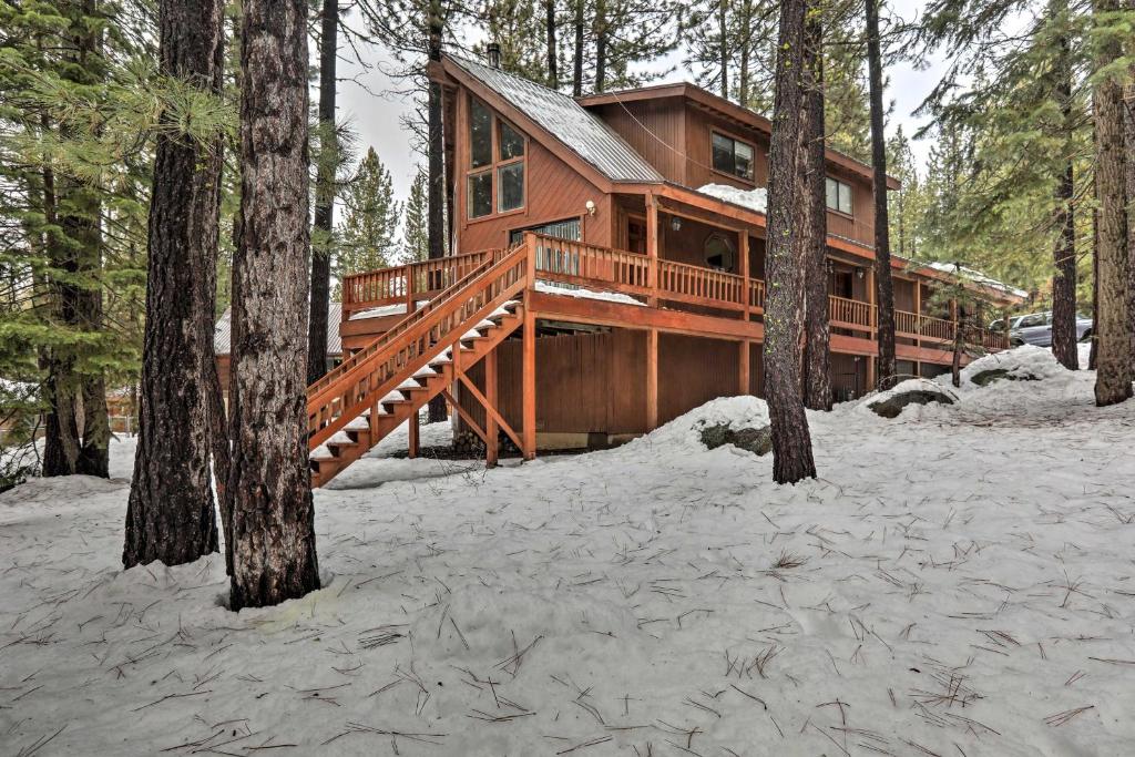 Outdoorsy Cabin Retreat Less Than 2 Miles to Donner Lake! - image 5