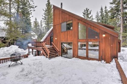 Truckee Golf Course Home with Hot Tub and Spacious Deck - image 3