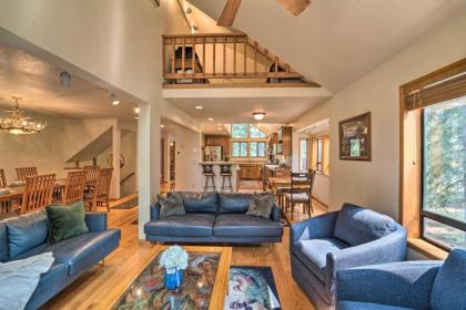 Truckee Golf Course Home with Hot Tub and Spacious Deck - image 6