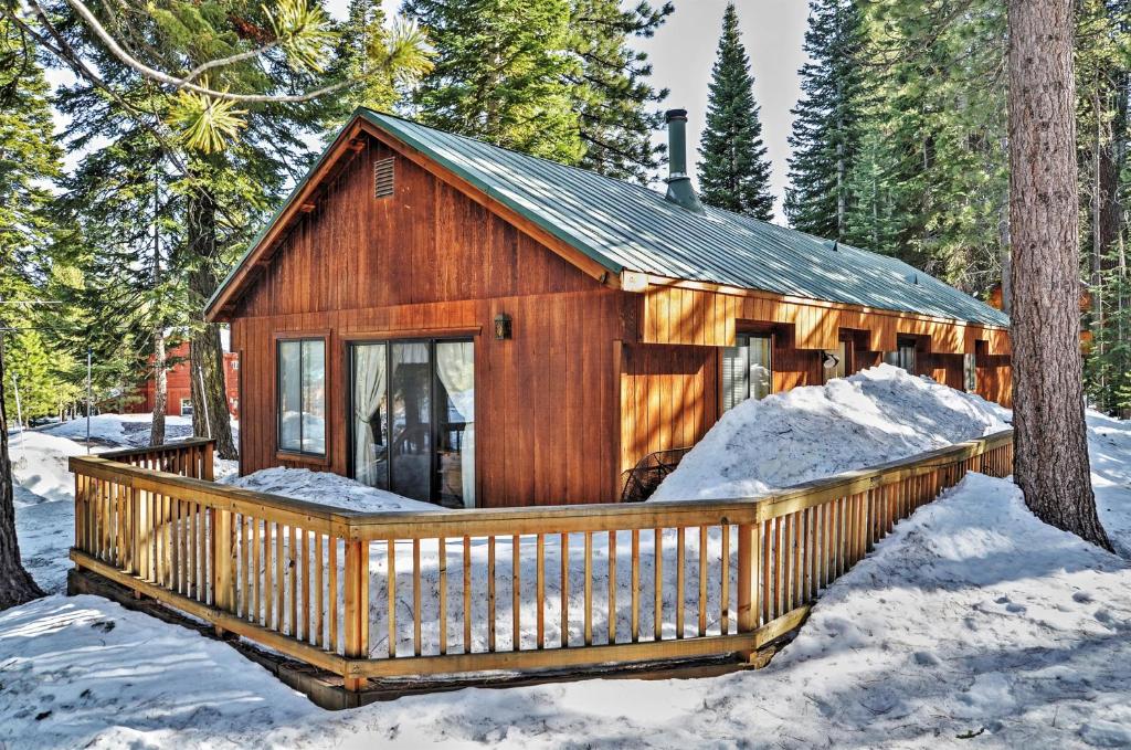 Rustic Truckee Cabin in Tahoe Donner 7 Mi to Lake - main image