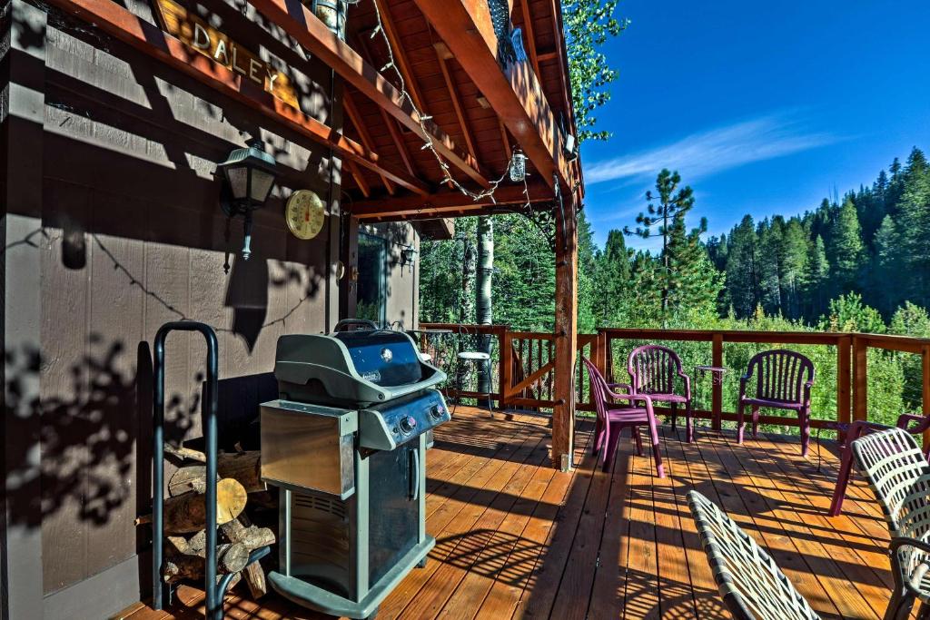 Rustic Riverfront Truckee Cabin with Deck and View! - image 4