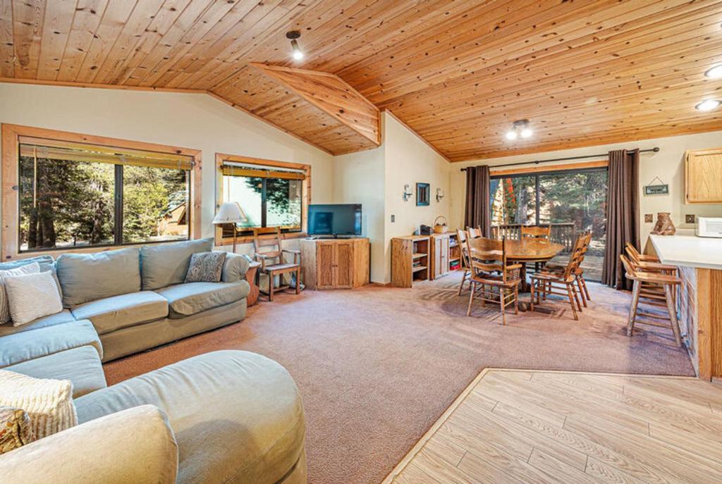 Four Bears Lodge by Tahoe Mountain Properties - main image