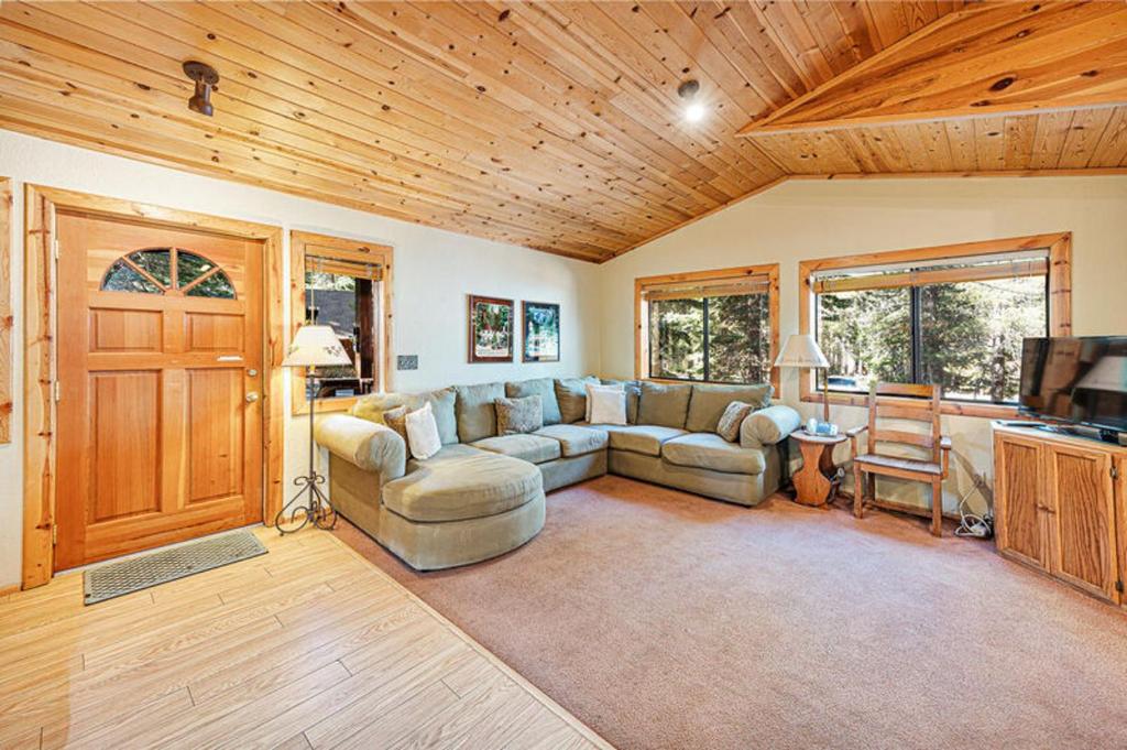 Four Bears Lodge by Tahoe Mountain Properties - image 3