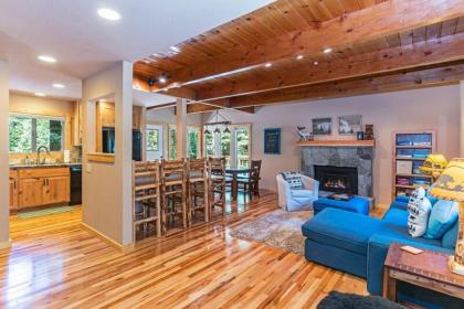 Bernese's Bungalow by Tahoe Mountain Properties - image 3