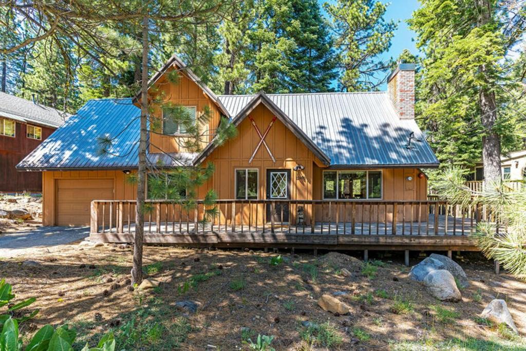 Bernese's Bungalow by Tahoe Mountain Properties - image 4