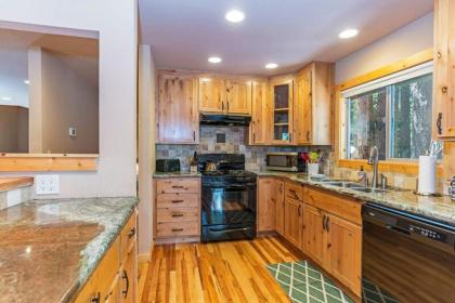 Bernese's Bungalow by Tahoe Mountain Properties - image 6