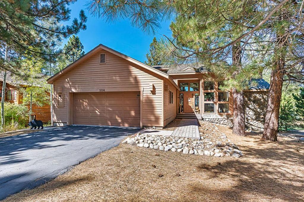 Bear Lodge on Basque Drive by Tahoe Mountain Properties - main image