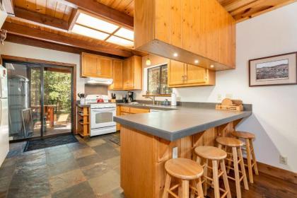 Creekside Cabin on St Bernard by Tahoe Mountain Properties - image 10