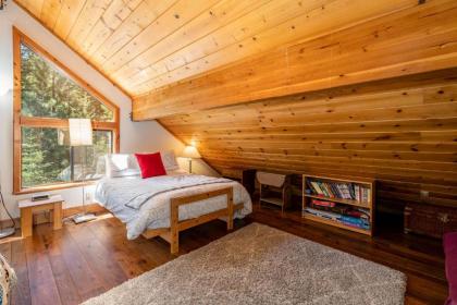 Creekside Cabin on St Bernard by Tahoe Mountain Properties - image 17