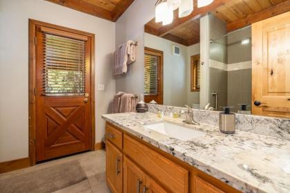 Creekside Cabin on St Bernard by Tahoe Mountain Properties - image 6