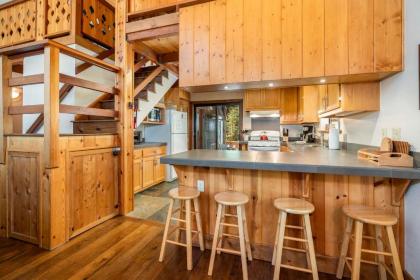 Creekside Cabin on St Bernard by Tahoe Mountain Properties - image 7