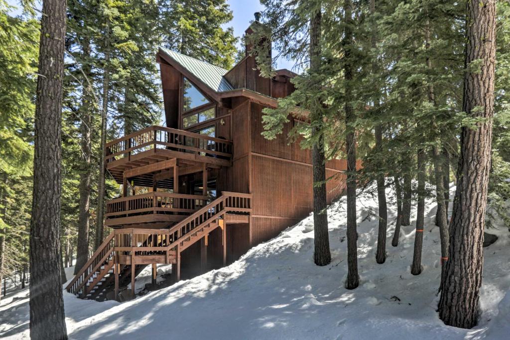 Modern Tahoe Donner Retreat with Deck and Grill! - main image