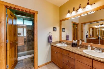 Comfortable and Convenient Truckee Condo - image 10