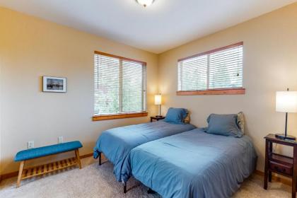 Comfortable and Convenient Truckee Condo - image 14