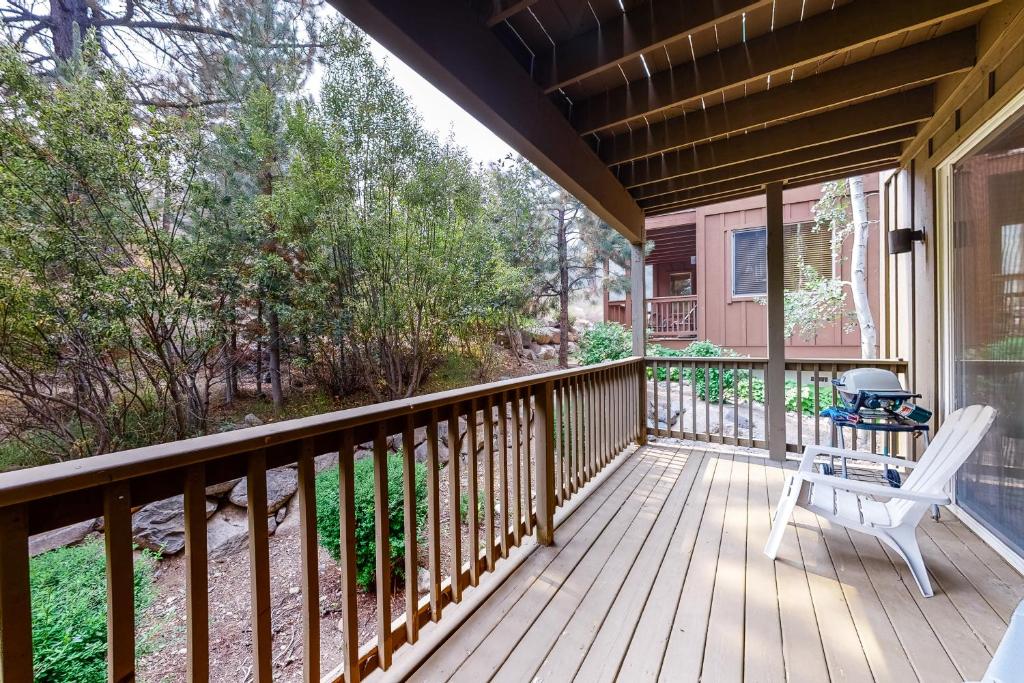 Comfortable and Convenient Truckee Condo - image 6