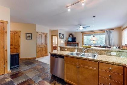 Comfortable and Convenient Truckee Condo - image 8