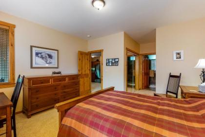 Comfortable and Convenient Truckee Condo - image 9