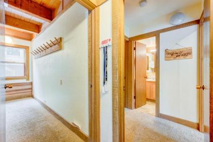 Cheery Gold Bend Family Condo - image 16