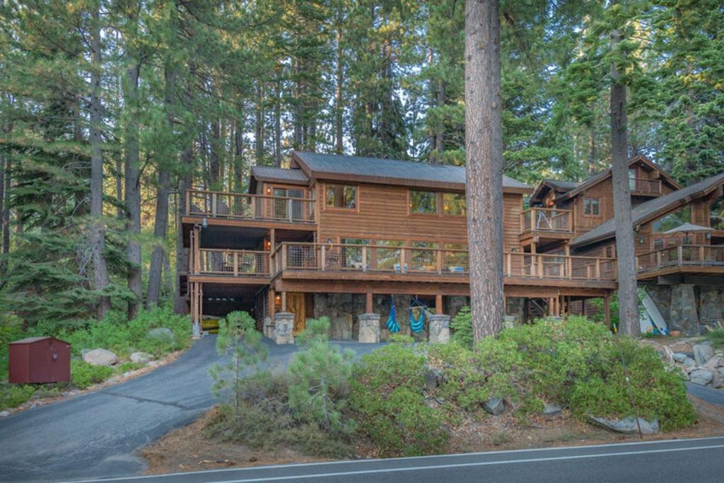 Dahlin's Landing by Tahoe Truckee Vacation Properties - main image