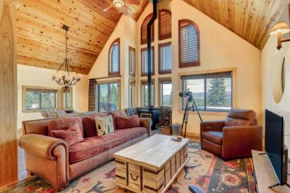 Luxury Chalet with Panoramic Views and Hot tub truckee