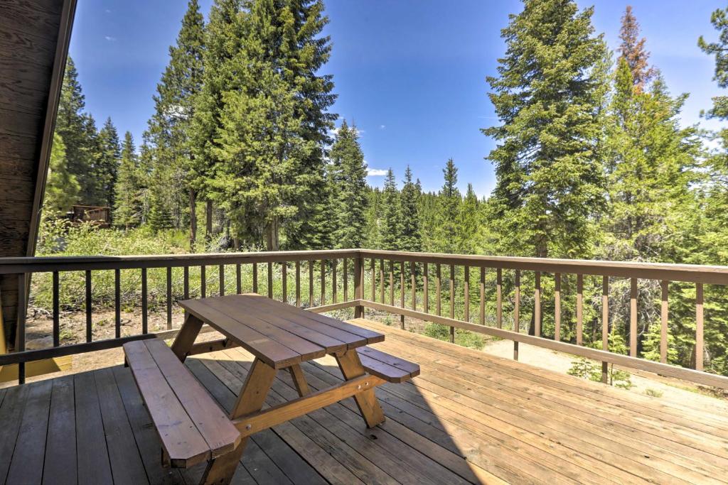 Spacious Cabin with Deck Less Than 3 Mi to Donner Lake - image 2